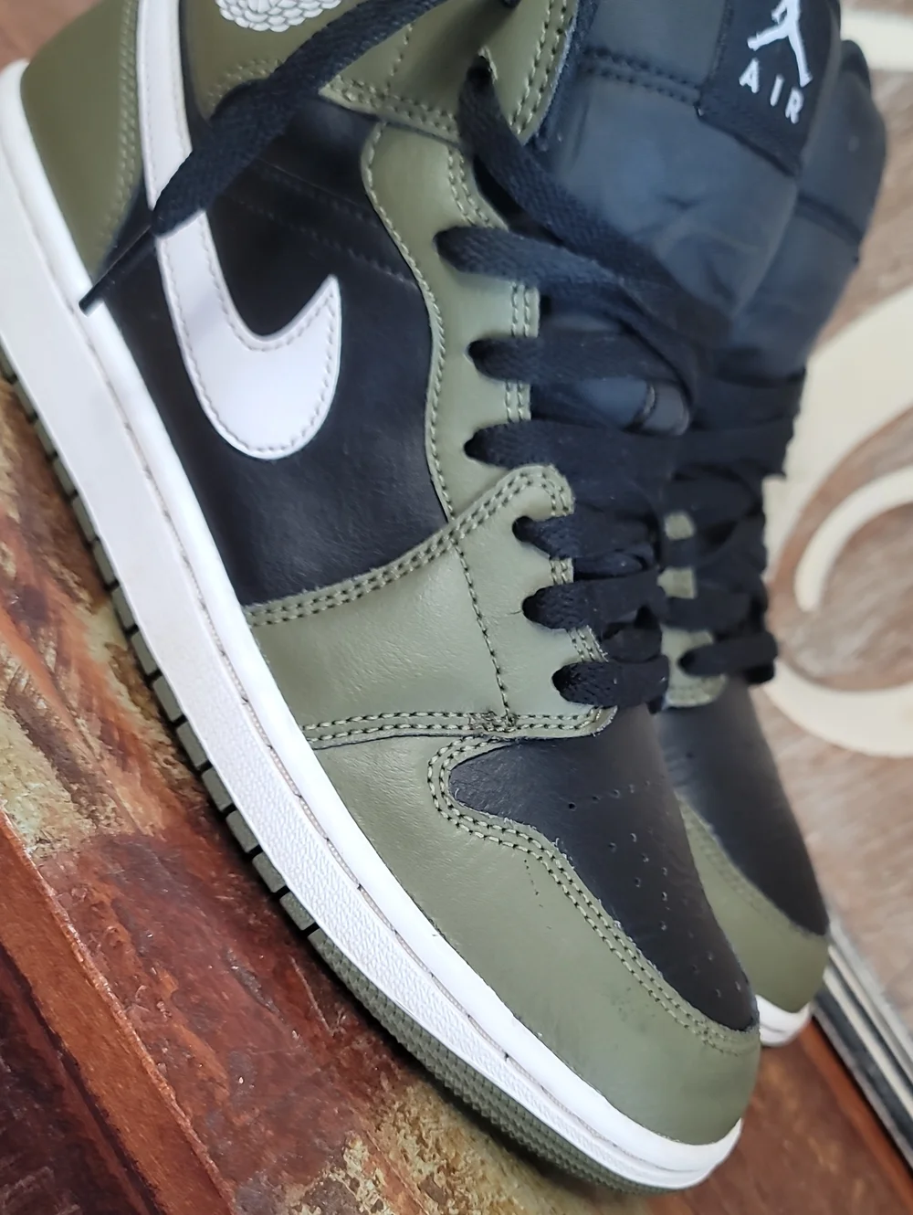 Nike Air Jordan 1 Mid 